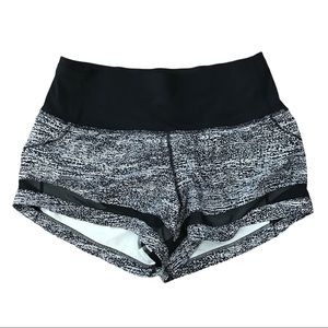 Lululemon Pace Perfect Short 3" Air Time White Black/Black 6 running athletic